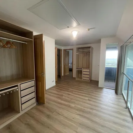 Spacious Country Retreat * دِن بورِخْ