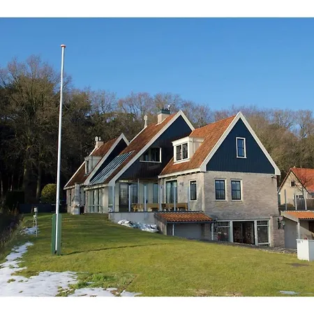 Spacious Country Retreat Ferienhaus