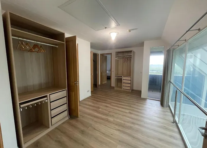 Spacious Country Retreat * 登堡